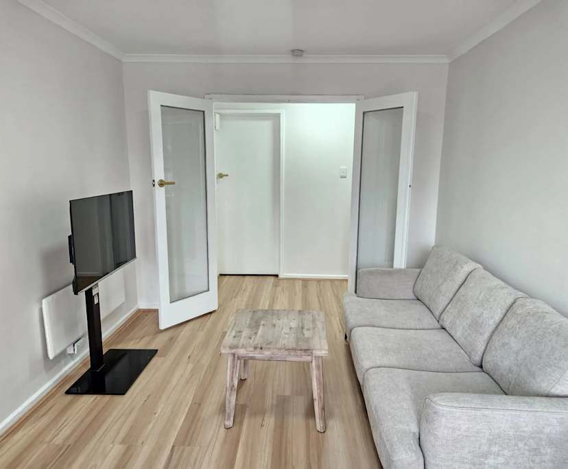 $490, 1-bed, 1 bathroom, Flemington VIC 3031