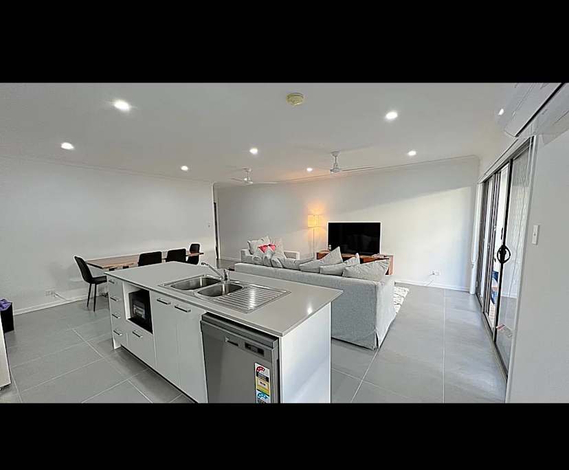 $330, Share-house, 4 bathrooms, Parkinson QLD 4115