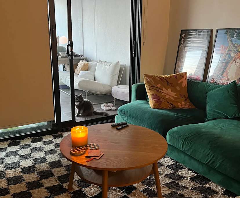 Unfurnished room in a flatshare