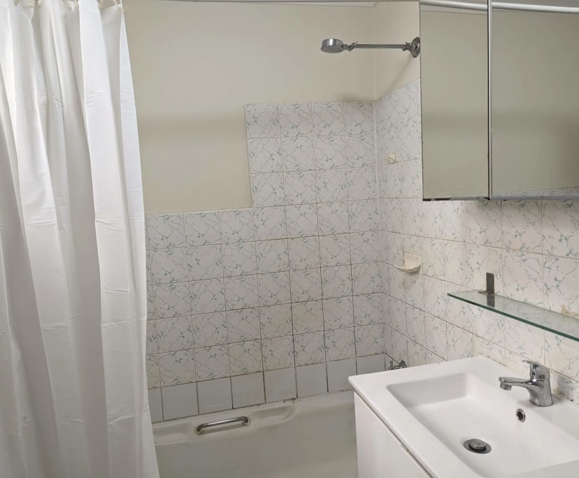 Furnished room in a flatshare
