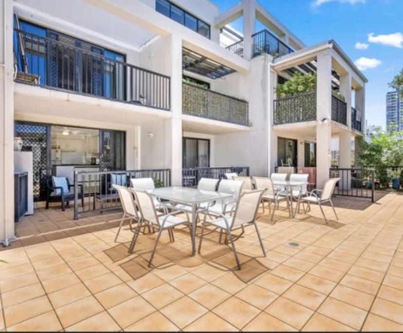 Whole property with 1 room for rent