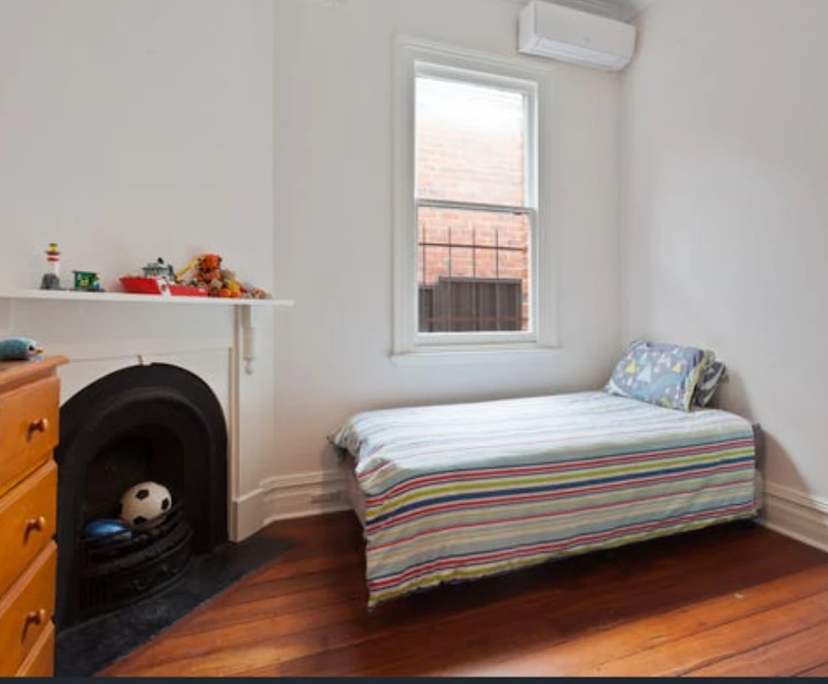 Room in a share house