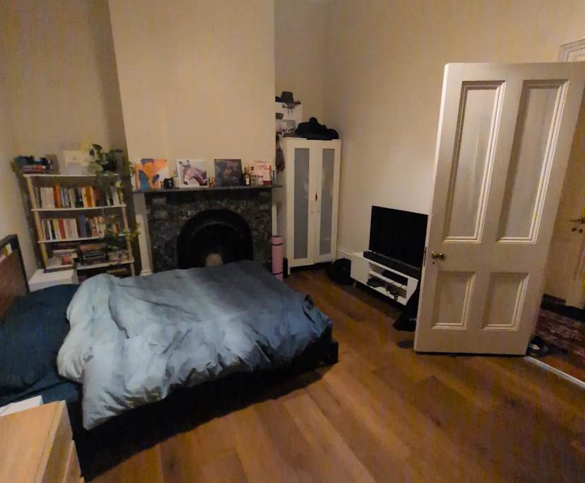 Furnished room in a share house