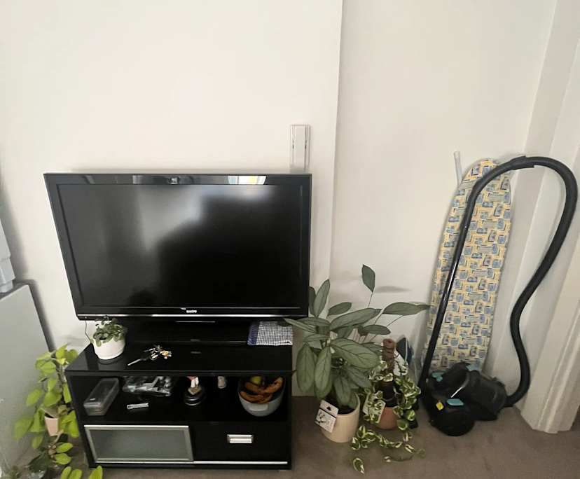 Unfurnished room in a flatshare