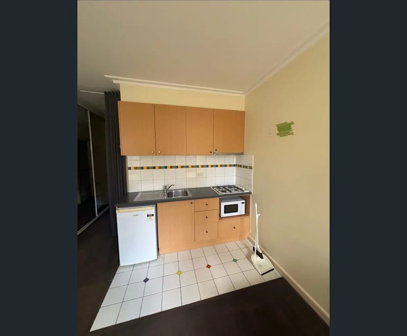 $470, 1-bed, 1 bathroom, Melbourne VIC 3000