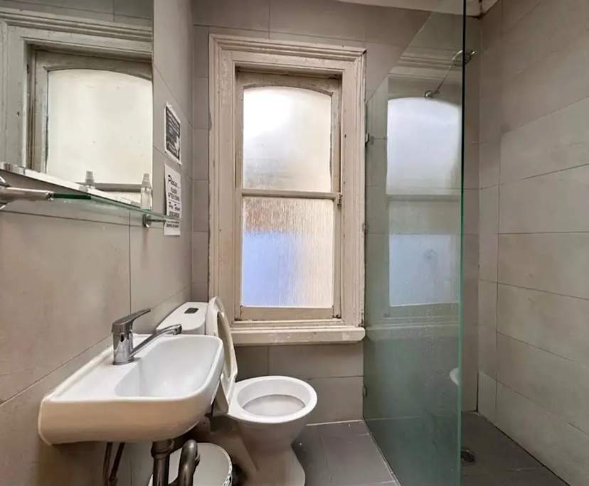 Furnished room in a flatshare