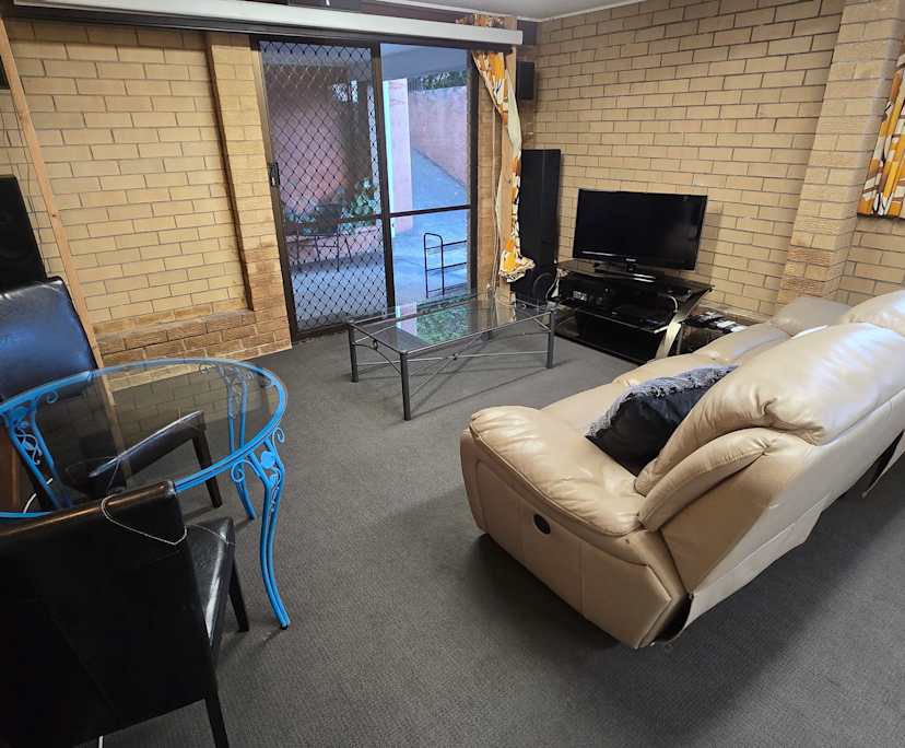 $380, 1-bed, 1 bathroom, Ferny Grove QLD 4055