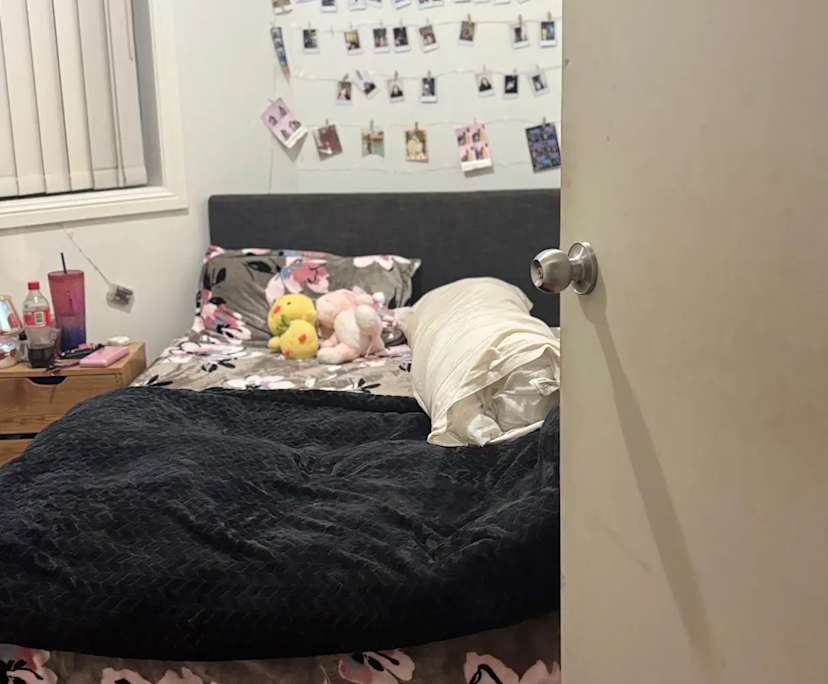 Furnished room in a flatshare