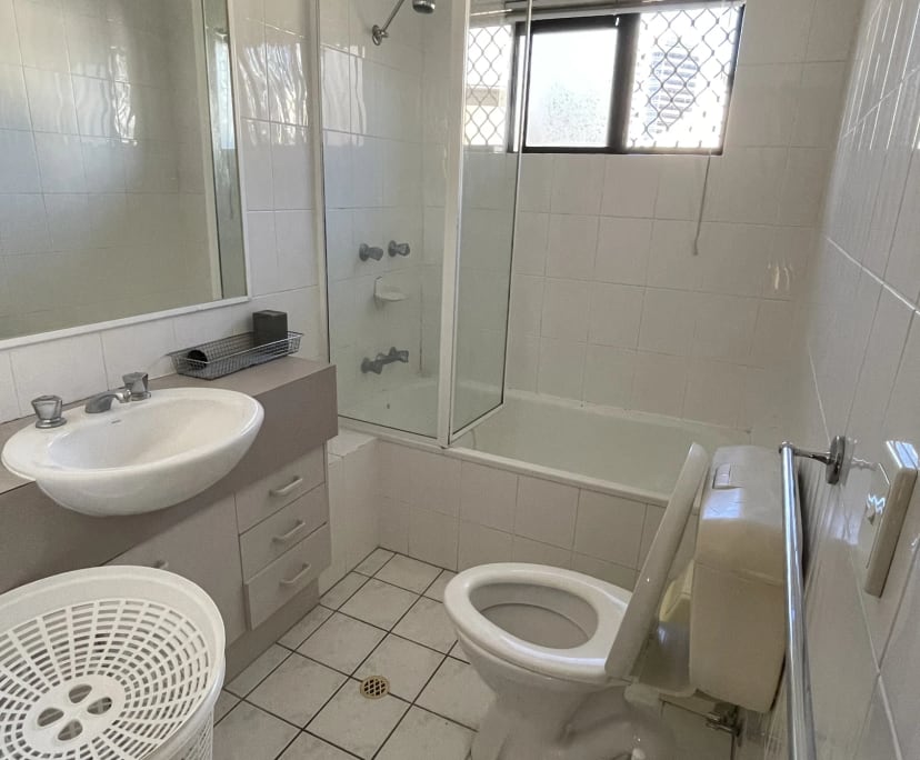 $300, Flatshare, 2 bathrooms, Spring Hill QLD 4000