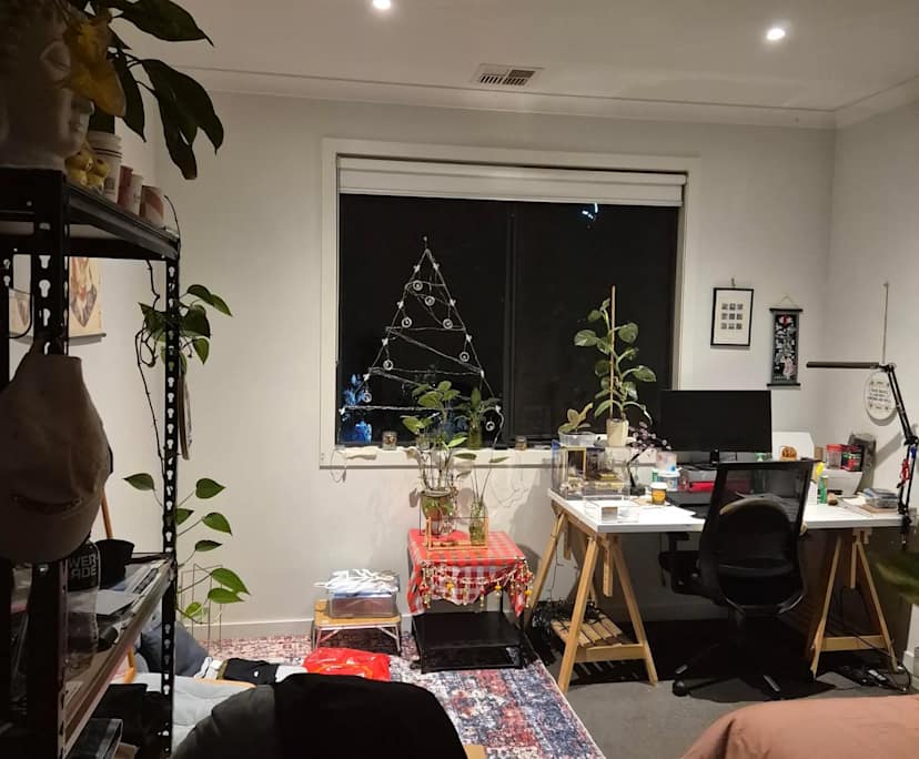 Furnished room with ensuite in a flatshare