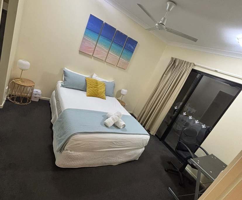 Furnished room with ensuite in a flatshare