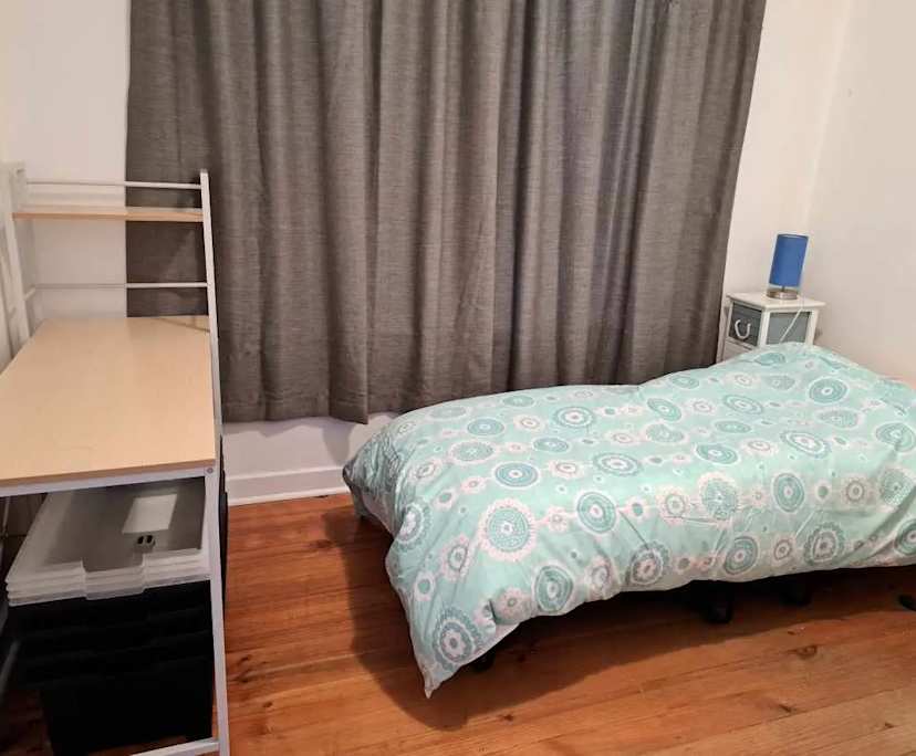 Room in a share house
