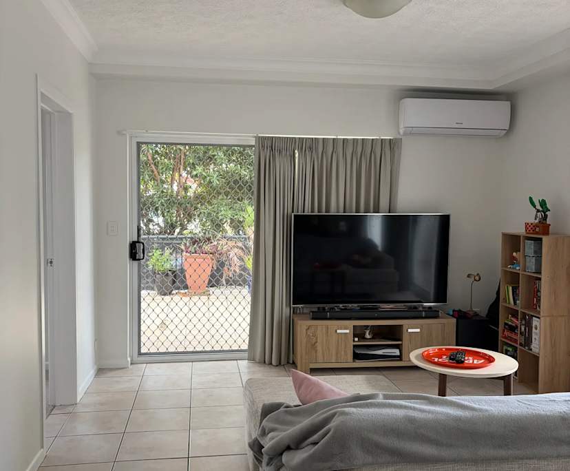 $300, Flatshare, 2 bathrooms, Labrador QLD 4215
