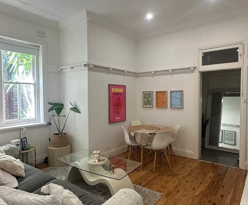 Furnished room in a flatshare