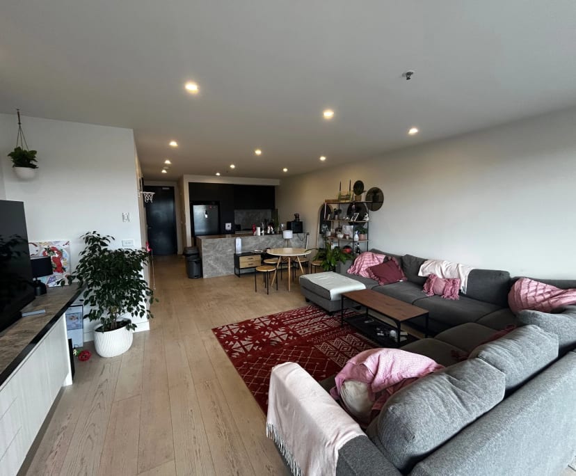 Furnished room with ensuite in a flatshare