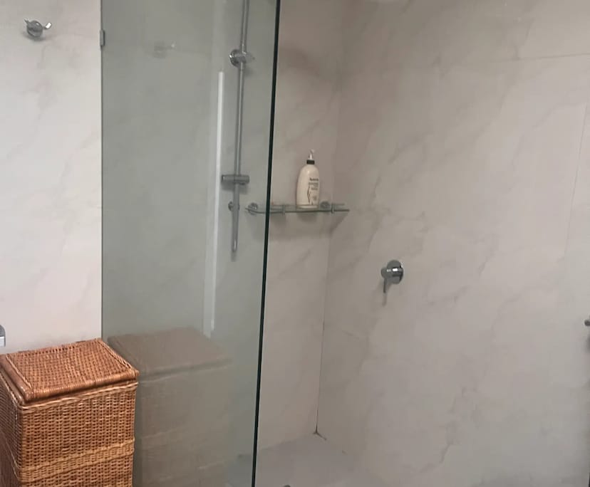 Furnished room with own bathroom