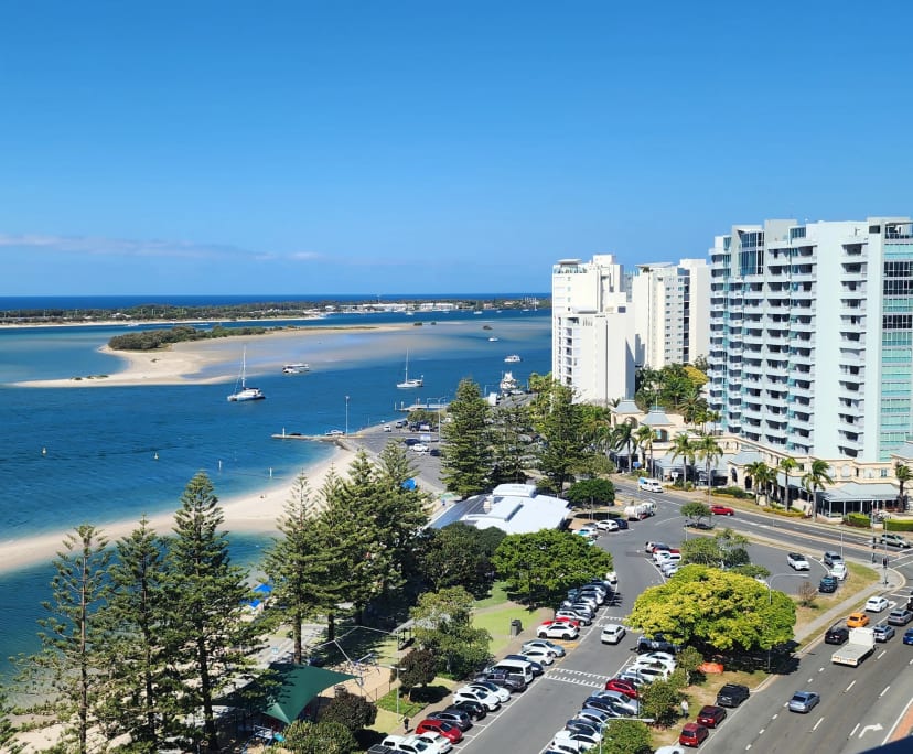 $420, Flatshare, 2 bathrooms, Labrador QLD 4215