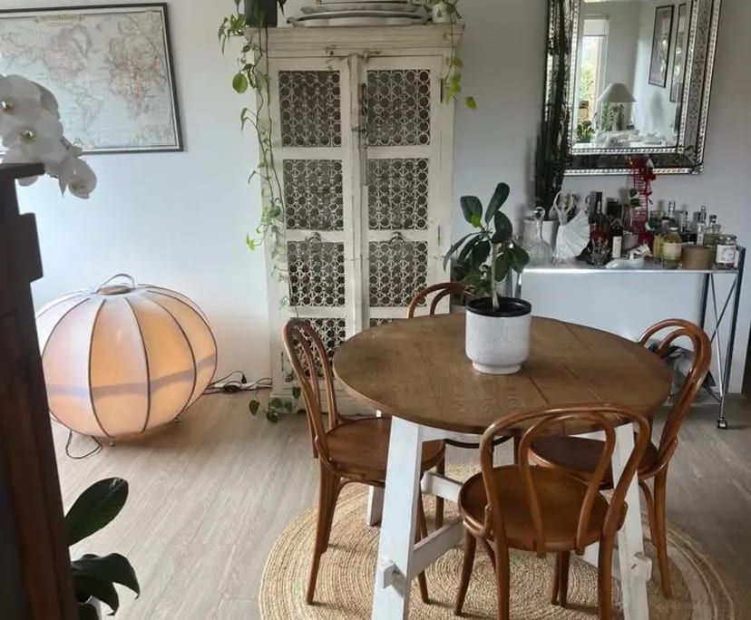 Furnished room in a flatshare