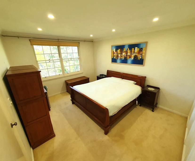Furnished room in a flatshare