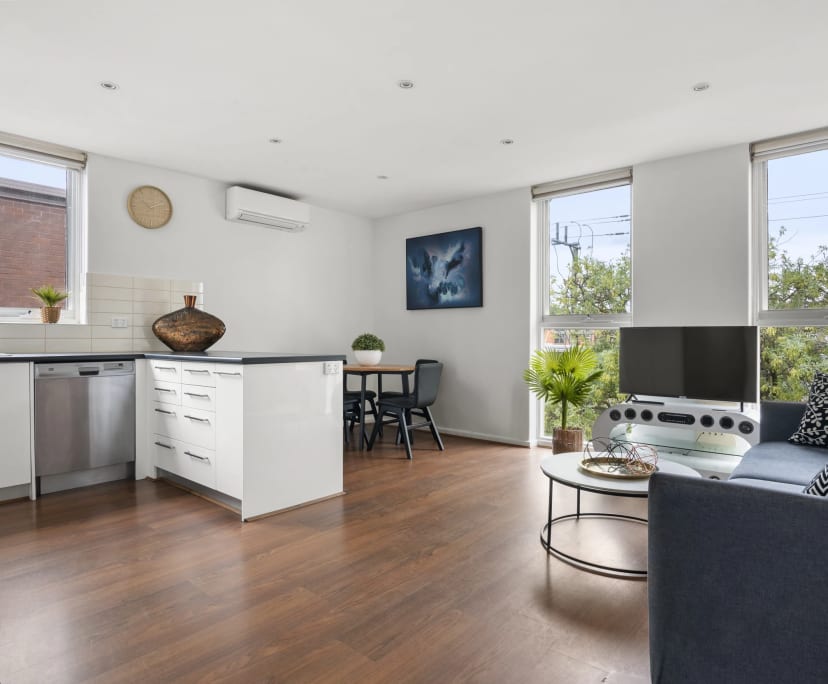 $855, Whole-property, 2 bathrooms, Saint Kilda East VIC 3183