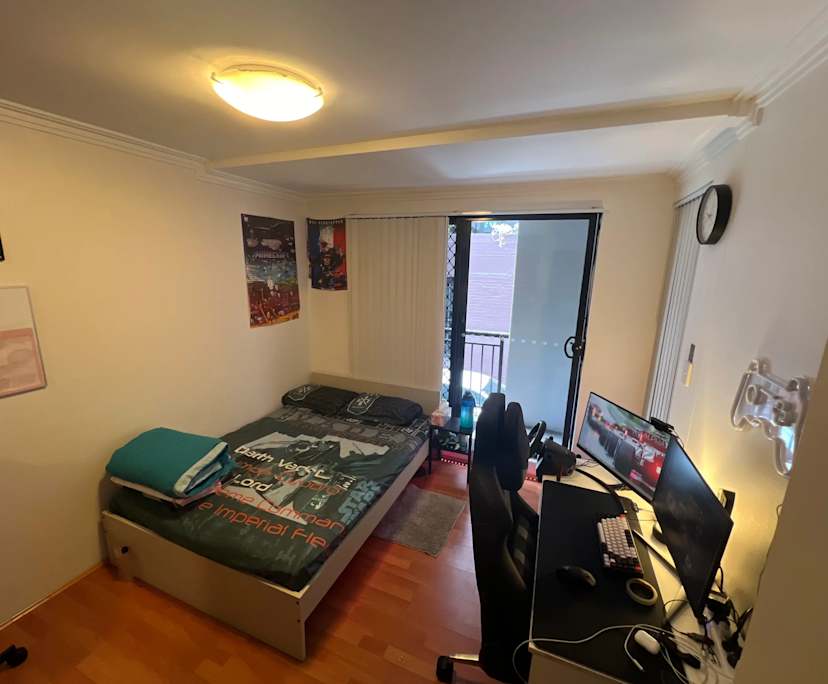 Furnished room in a flatshare