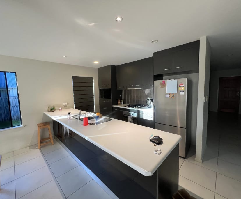 $300, Share-house, 3 bathrooms, Rural View QLD 4740