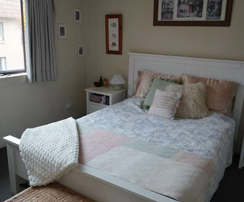 Furnished room with ensuite in a flatshare