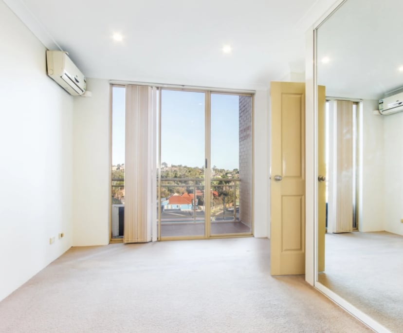 Unfurnished room with ensuite in a flatshare
