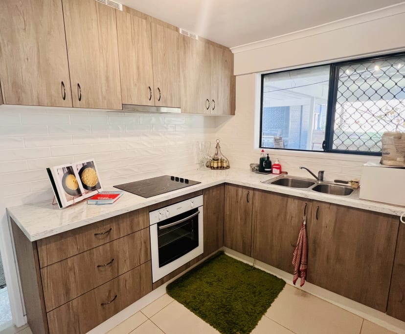 $300, Homestay, 2 bathrooms, Mansfield QLD 4122
