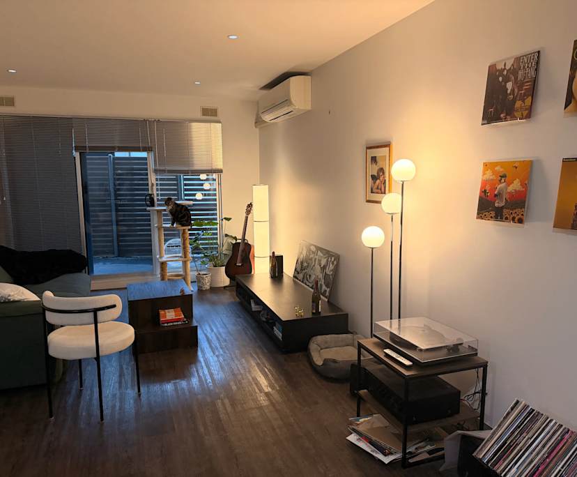 Unfurnished room in a flatshare