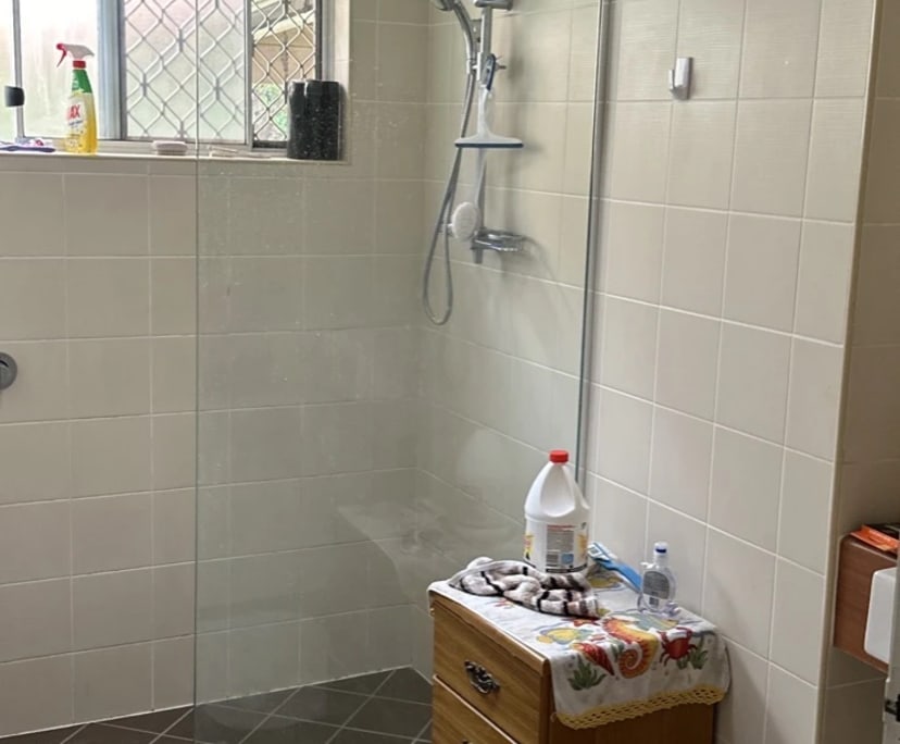 Room in a share house