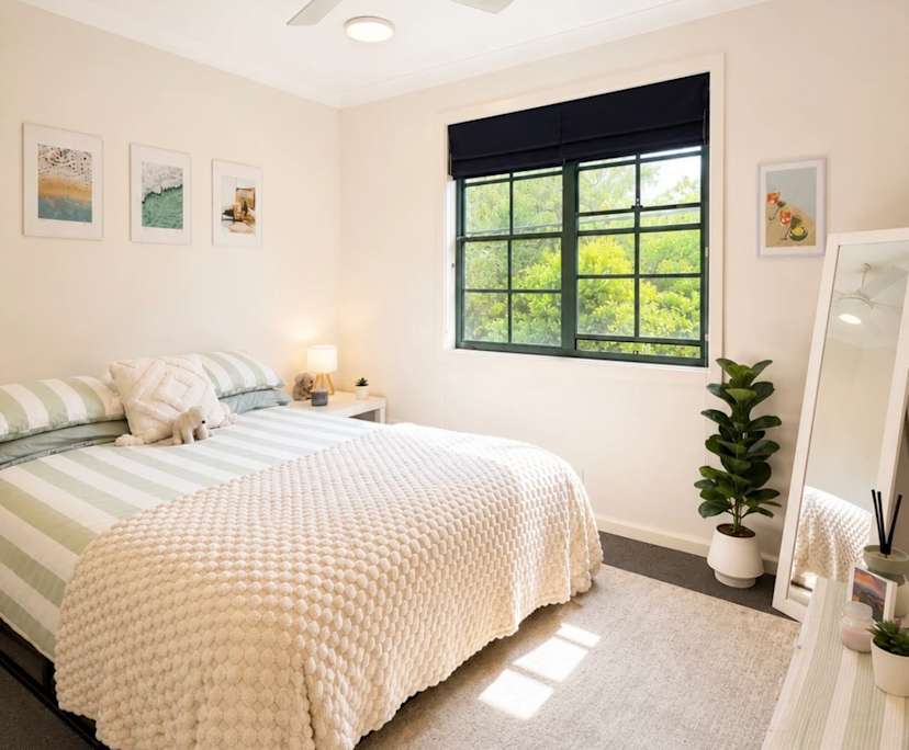 Furnished room in a share house
