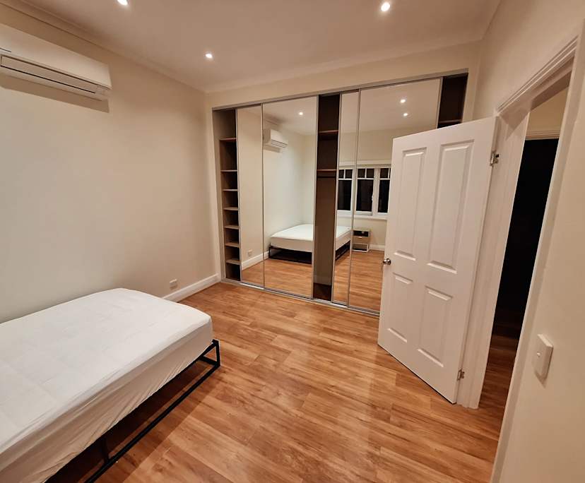 $275, Share-house, 3 bathrooms, Kingsville VIC 3012