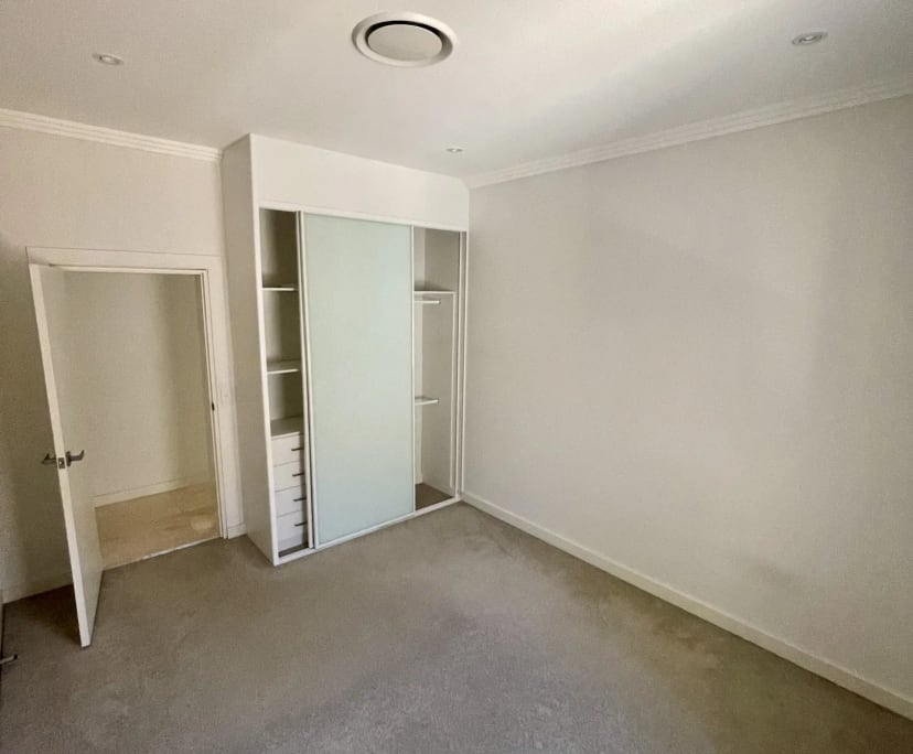 Unfurnished room in a flatshare