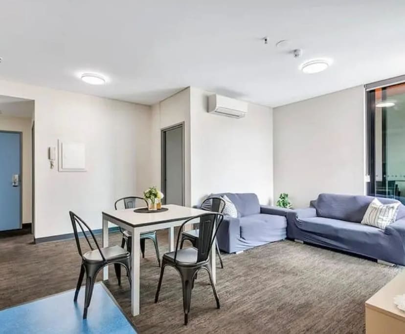 Furnished room in a flatshare