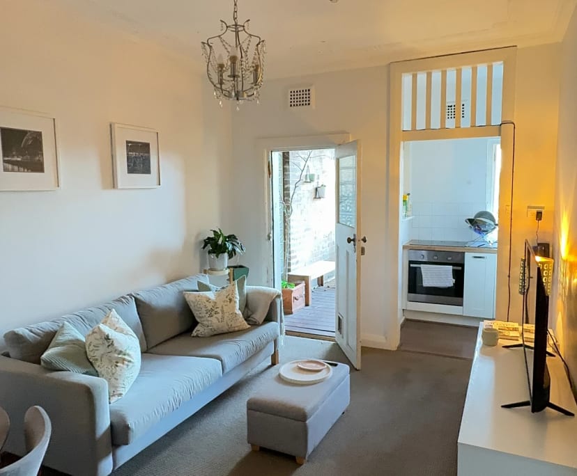 Furnished room in a flatshare