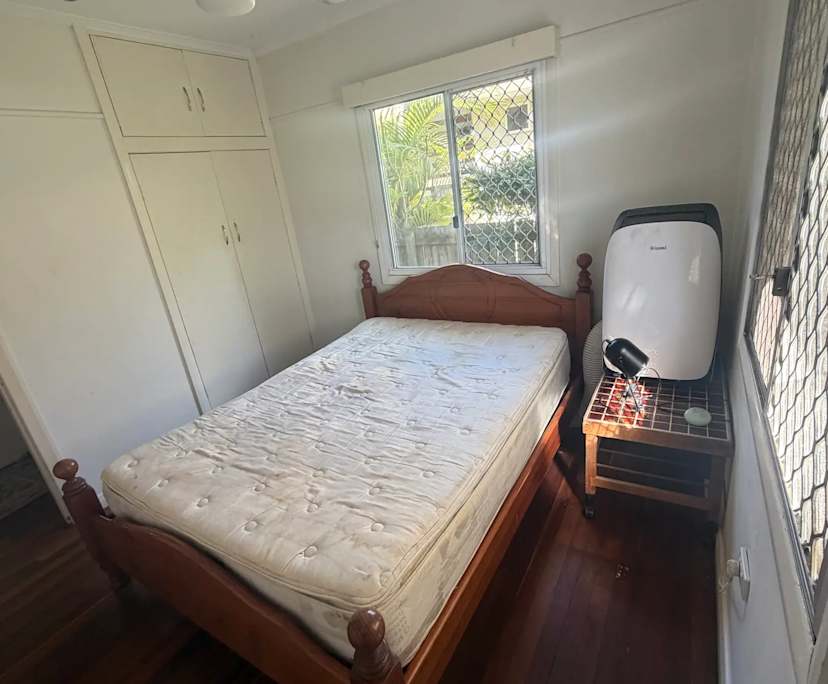 Room in a share house