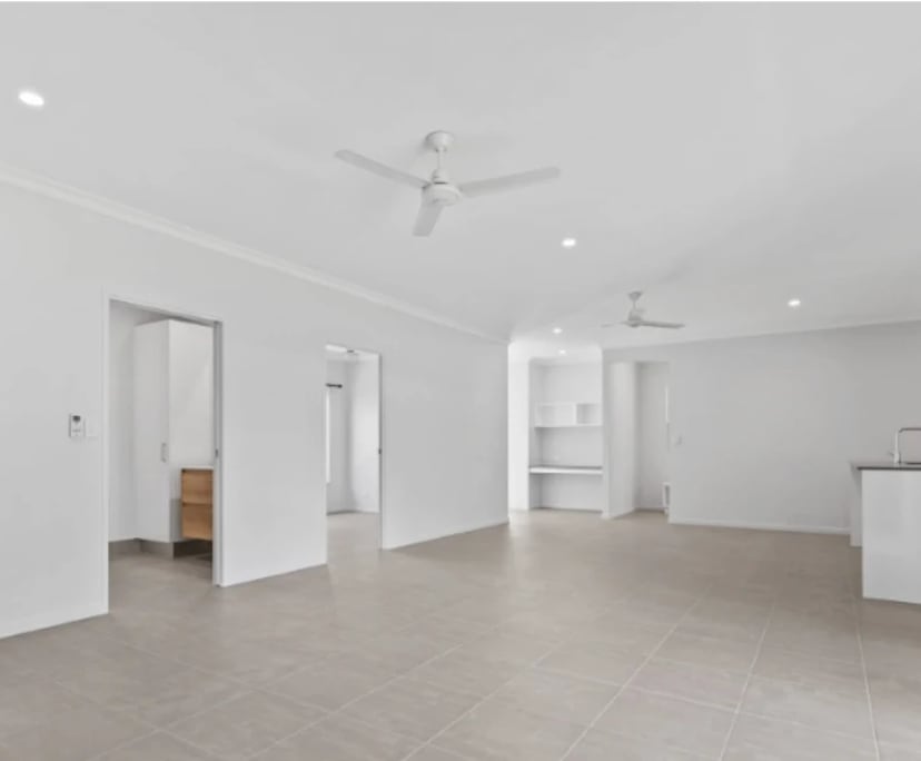 $330, Share-house, 3 bathrooms, Manoora QLD 4870