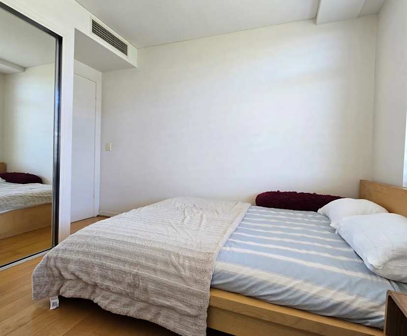 Furnished room in a flatshare