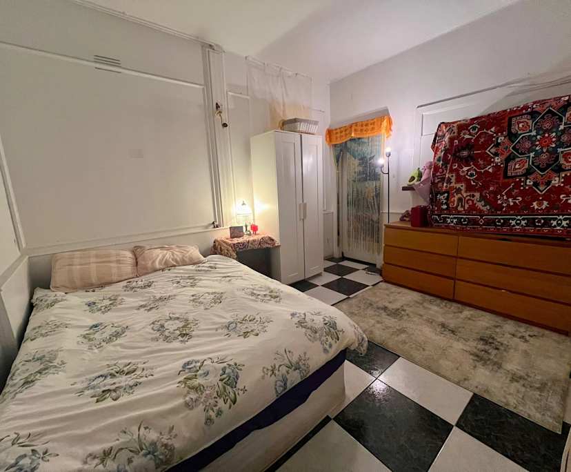 Room in a share house