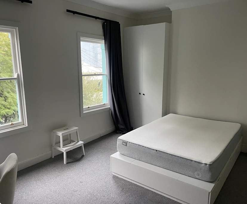 Room in a share house