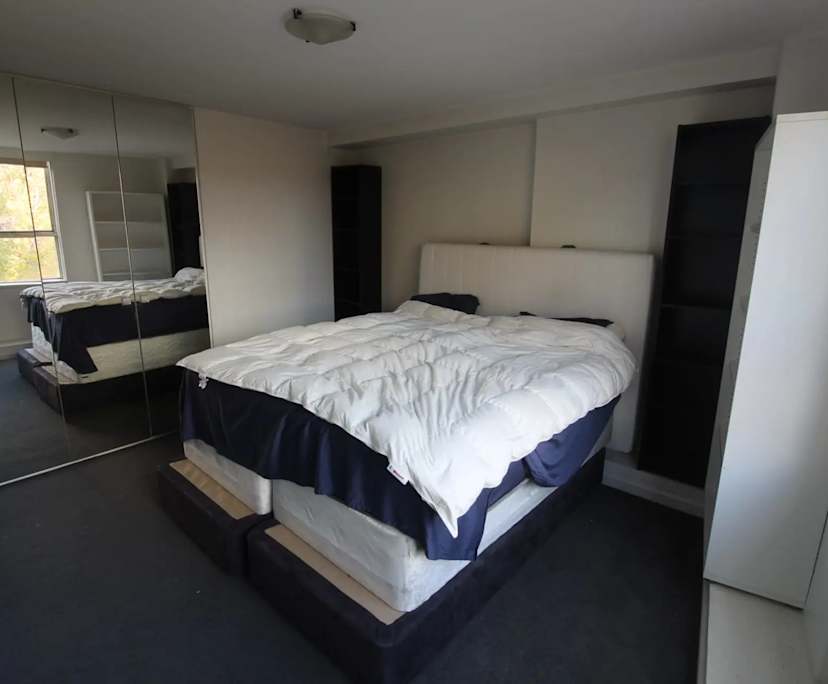 Furnished room in a flatshare