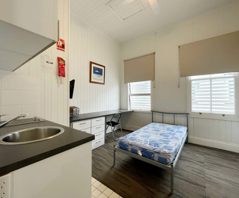 $240, Share-house, 5 bathrooms, Fortitude Valley QLD 4006