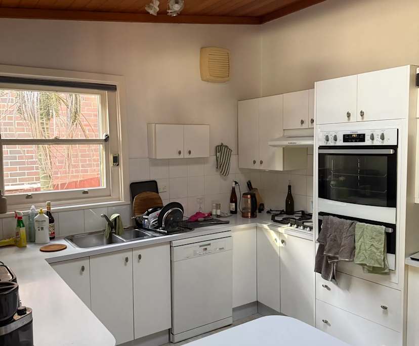 Room in a share house