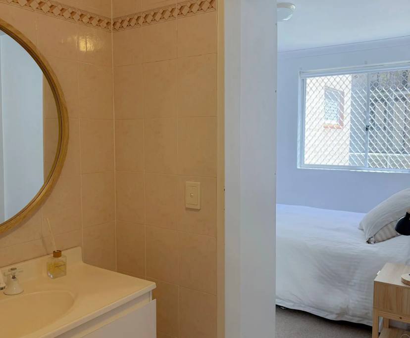 Furnished room with ensuite in a flatshare