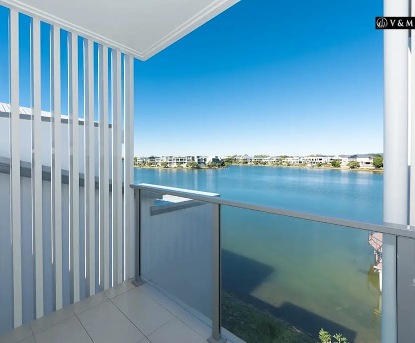 $350, Flatshare, 2 bathrooms, Carrara QLD 4211