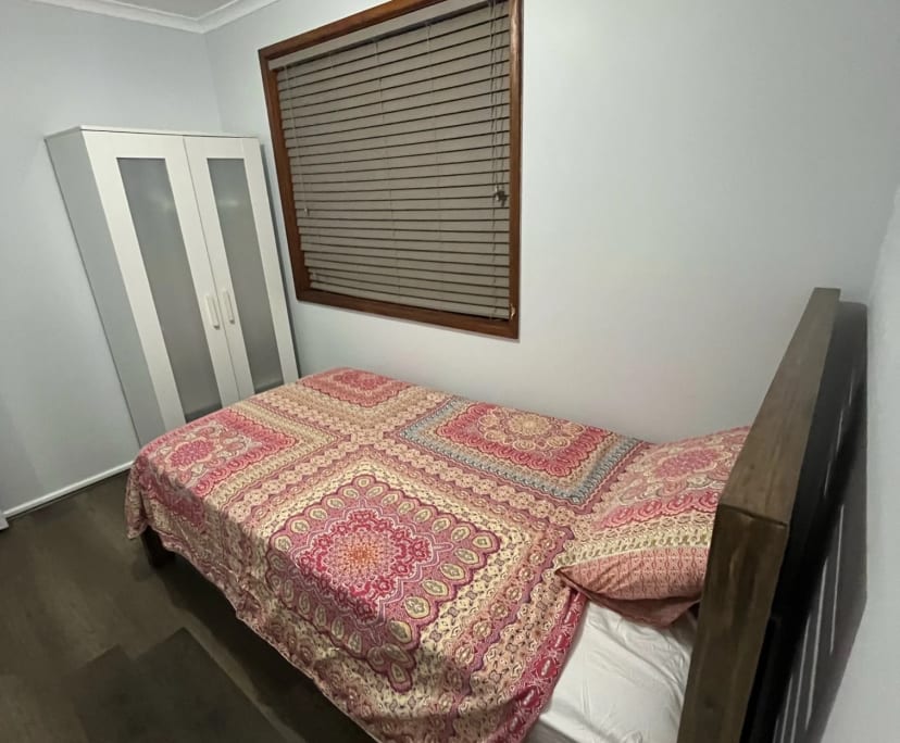 $265, Share-house, 3 bathrooms, Saint Helens Park NSW 2560