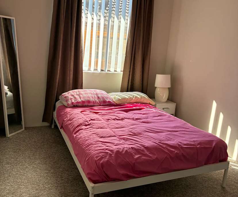 Room in a share house