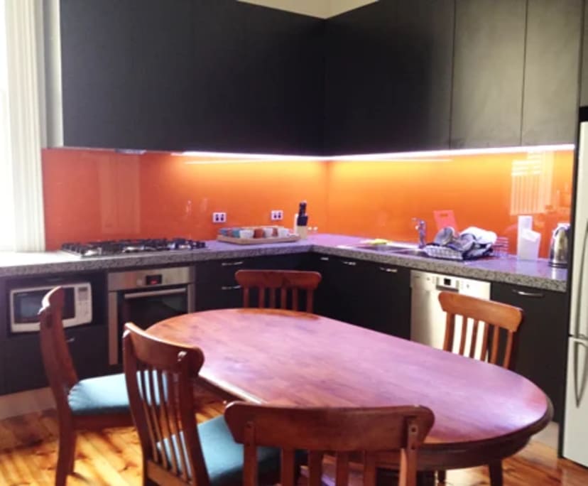 4 Rooms for Rent in St Kilda, Melbourne 300400,