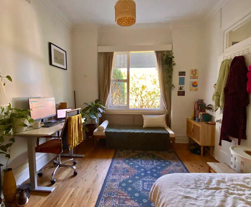 Furnished room in a share house